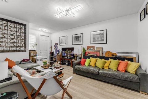 Купить таунхаус в Дорал, Флорида 5 спален, 164.99м2, № 1975462 - фото 5