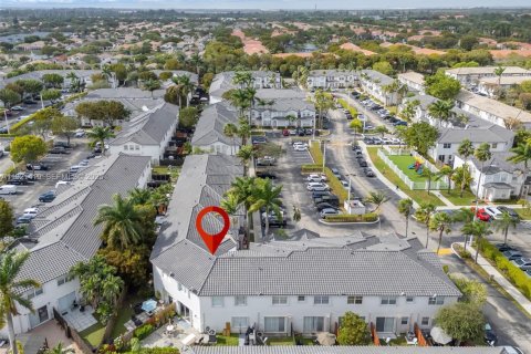 Купить таунхаус в Дорал, Флорида 5 спален, 164.99м2, № 1975462 - фото 30