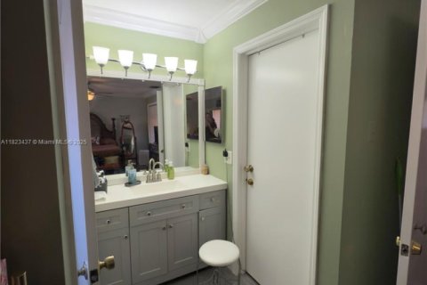 Adosado en venta en Pembroke Pines, Florida, 4 dormitorios, 141.58 m2 № 1788920 - foto 24
