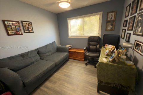 Adosado en venta en Pembroke Pines, Florida, 4 dormitorios, 141.58 m2 № 1788920 - foto 29