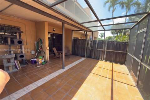 Adosado en venta en Pembroke Pines, Florida, 4 dormitorios, 141.58 m2 № 1788920 - foto 16