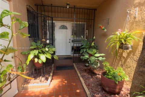 Adosado en venta en Pembroke Pines, Florida, 4 dormitorios, 141.58 m2 № 1788920 - foto 4