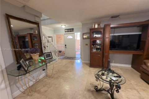 Adosado en venta en Pembroke Pines, Florida, 4 dormitorios, 141.58 m2 № 1788920 - foto 5