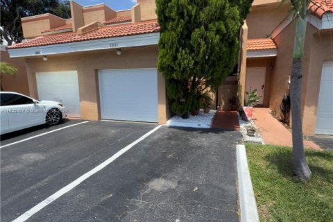 Adosado en venta en Pembroke Pines, Florida, 4 dormitorios, 141.58 m2 № 1788920 - foto 1