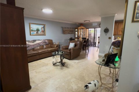 Adosado en venta en Pembroke Pines, Florida, 4 dormitorios, 141.58 m2 № 1788920 - foto 11