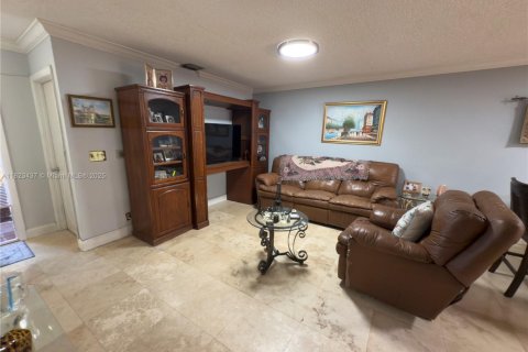 Adosado en venta en Pembroke Pines, Florida, 4 dormitorios, 141.58 m2 № 1788920 - foto 7