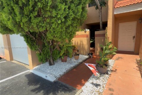 Adosado en venta en Pembroke Pines, Florida, 4 dormitorios, 141.58 m2 № 1788920 - foto 2