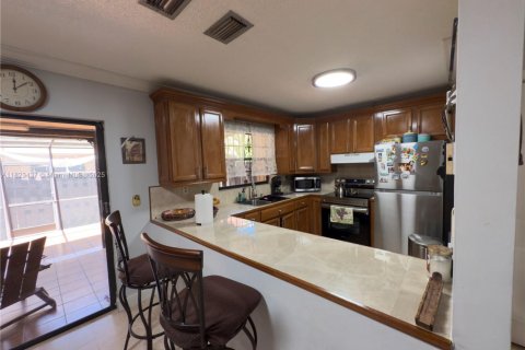 Adosado en venta en Pembroke Pines, Florida, 4 dormitorios, 141.58 m2 № 1788920 - foto 13
