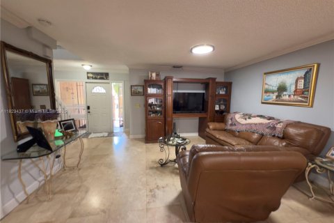 Adosado en venta en Pembroke Pines, Florida, 4 dormitorios, 141.58 m2 № 1788920 - foto 12