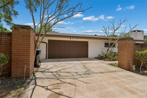 House in Orlando, Florida 4 bedrooms, 153.47 sq.m. № 2111629 - photo 5