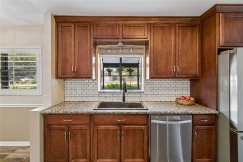 House in Orlando, Florida 4 bedrooms, 153.47 sq.m. № 2111629 - photo 12