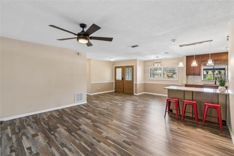 House in Orlando, Florida 4 bedrooms, 153.47 sq.m. № 2111629 - photo 19