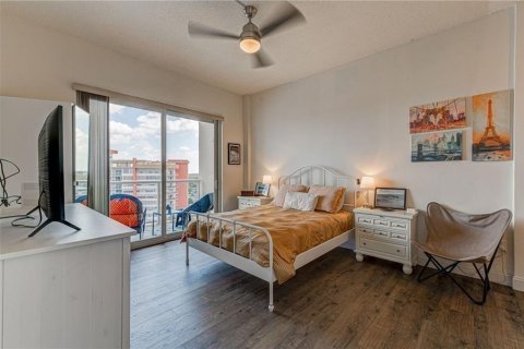 Condo in Miami, Florida, 1 bedroom  № 2193225 - photo 17