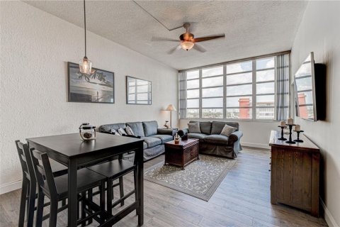 Condo in Miami, Florida, 1 bedroom  № 2193225 - photo 13