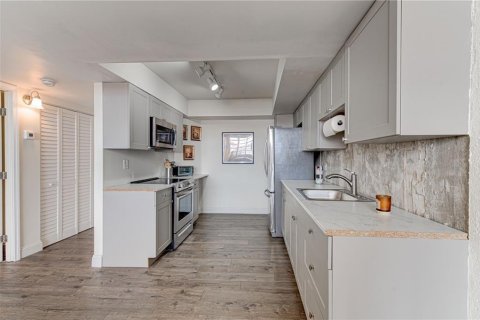 Condo in Miami, Florida, 1 bedroom  № 2193225 - photo 5