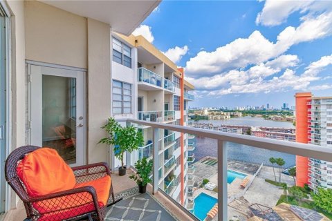 Condo in Miami, Florida, 1 bedroom  № 2193225 - photo 27