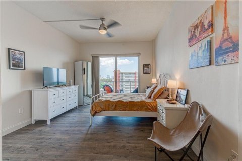 Condo in Miami, Florida, 1 bedroom  № 2193225 - photo 18