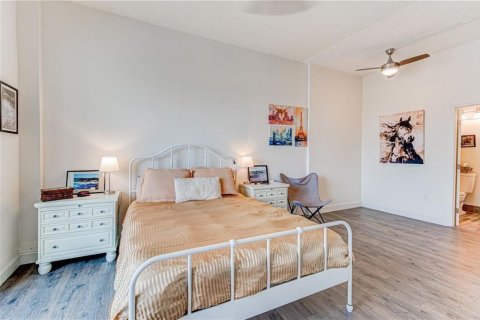 Condo in Miami, Florida, 1 bedroom  № 2193225 - photo 16