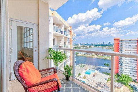 Condo in Miami, Florida, 1 bedroom  № 2193225 - photo 24
