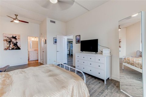 Condo in Miami, Florida, 1 bedroom  № 2193225 - photo 15