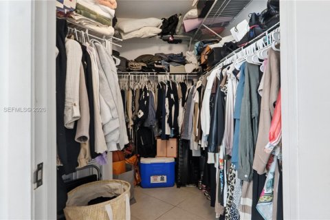 Condo in Miami, Florida, 1 bedroom  № 2036254 - photo 19