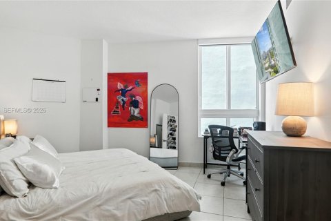 Condo in Miami, Florida, 1 bedroom  № 2036254 - photo 11