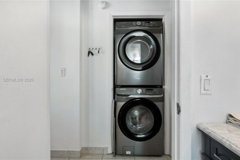 Condo in Miami, Florida, 1 bedroom  № 2036254 - photo 14