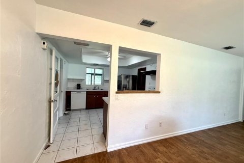 Casa en alquiler en Casselberry, Florida, 3 dormitorios, 135.36 m2 № 1893622 - foto 4