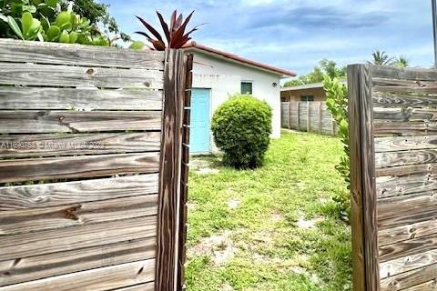 Commercial property in El Portal, Florida 170.38 sq.m. № 1695433 - photo 10