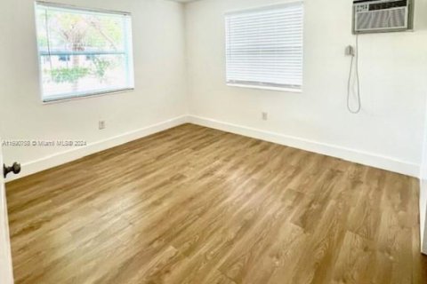 Commercial property in El Portal, Florida 170.38 sq.m. № 1695433 - photo 7