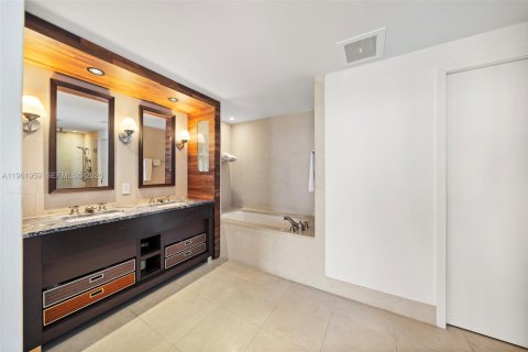 Condominio en venta en Miami Beach, Florida, 3 dormitorios, 273.13 m2 № 2024548 - foto 15