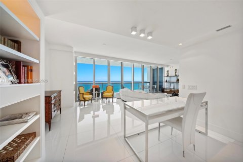 Condominio en venta en Miami Beach, Florida, 3 dormitorios, 273.13 m2 № 2024548 - foto 10