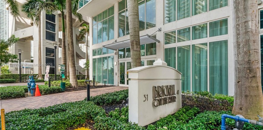 Condominio en Miami, Florida, 2 dormitorios № 1859135
