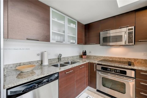 Condominio en alquiler en Miami, Florida, 2 dormitorios, 140.28 m2 № 1859135 - foto 4