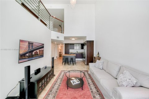 Condominio en alquiler en Miami, Florida, 2 dormitorios, 140.28 m2 № 1859135 - foto 11