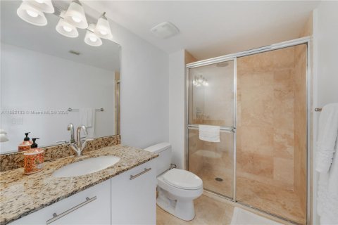 Condominio en alquiler en Miami, Florida, 2 dormitorios, 140.28 m2 № 1859135 - foto 12