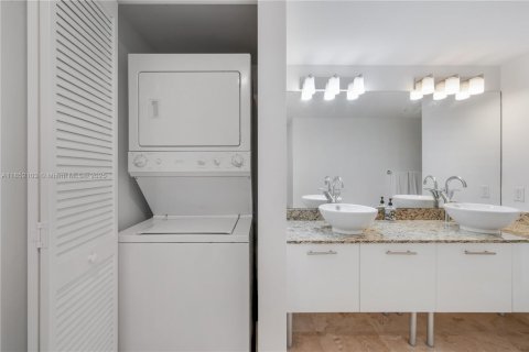 Condominio en alquiler en Miami, Florida, 2 dormitorios, 140.28 m2 № 1859135 - foto 27