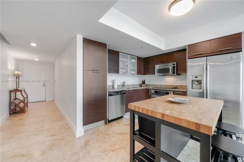 Condominio en alquiler en Miami, Florida, 2 dormitorios, 140.28 m2 № 1859135 - foto 6