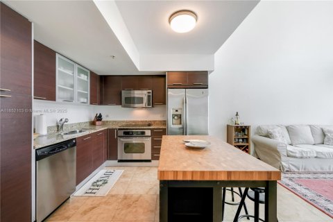 Condominio en alquiler en Miami, Florida, 2 dormitorios, 140.28 m2 № 1859135 - foto 3