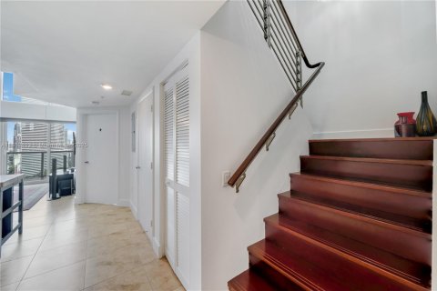 Condominio en alquiler en Miami, Florida, 2 dormitorios, 140.28 m2 № 1859135 - foto 17