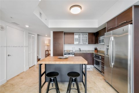 Condominio en alquiler en Miami, Florida, 2 dormitorios, 140.28 m2 № 1859135 - foto 5