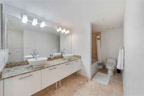 Condominio en alquiler en Miami, Florida, 2 dormitorios, 140.28 m2 № 1859135 - foto 26