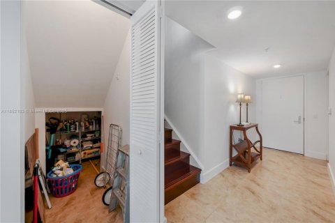 Condominio en alquiler en Miami, Florida, 2 dormitorios, 140.28 m2 № 1859135 - foto 18