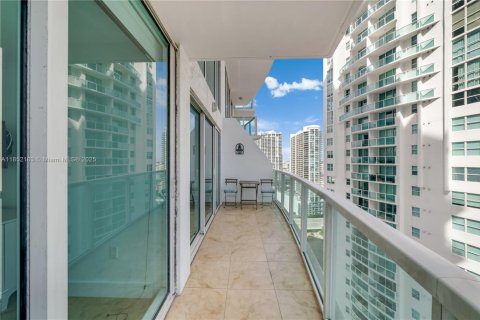 Condominio en alquiler en Miami, Florida, 2 dormitorios, 140.28 m2 № 1859135 - foto 16