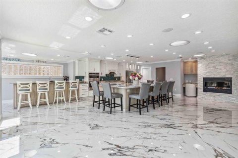 House in Redington Shores, Florida 4 bedrooms, 326.46 sq.m. № 1658573 - photo 14