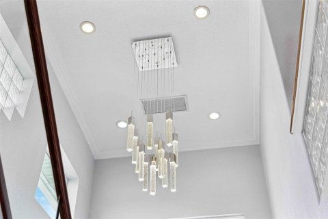 House in Redington Shores, Florida 4 bedrooms, 326.46 sq.m. № 1658573 - photo 23