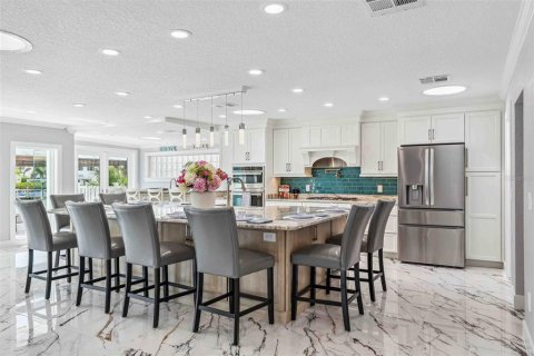 House in Redington Shores, Florida 4 bedrooms, 326.46 sq.m. № 1658573 - photo 7