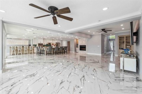 House in Redington Shores, Florida 4 bedrooms, 326.46 sq.m. № 1658573 - photo 18