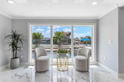 House in Redington Shores, Florida 4 bedrooms, 326.46 sq.m. № 1658573 - photo 25