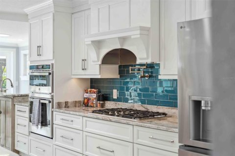 House in Redington Shores, Florida 4 bedrooms, 326.46 sq.m. № 1658573 - photo 11